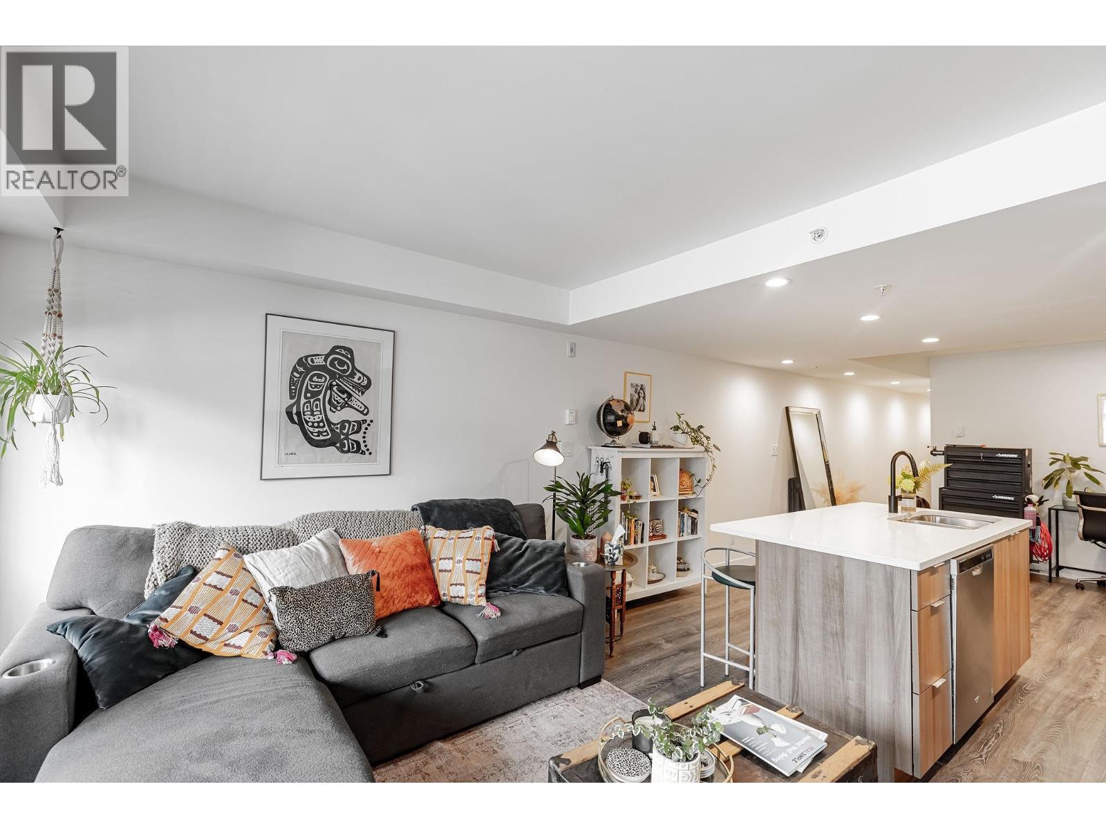 307 1365 Pemberton Avenue, Squamish, British Columbia  V8B 1B7 - Photo 6 - R3037061