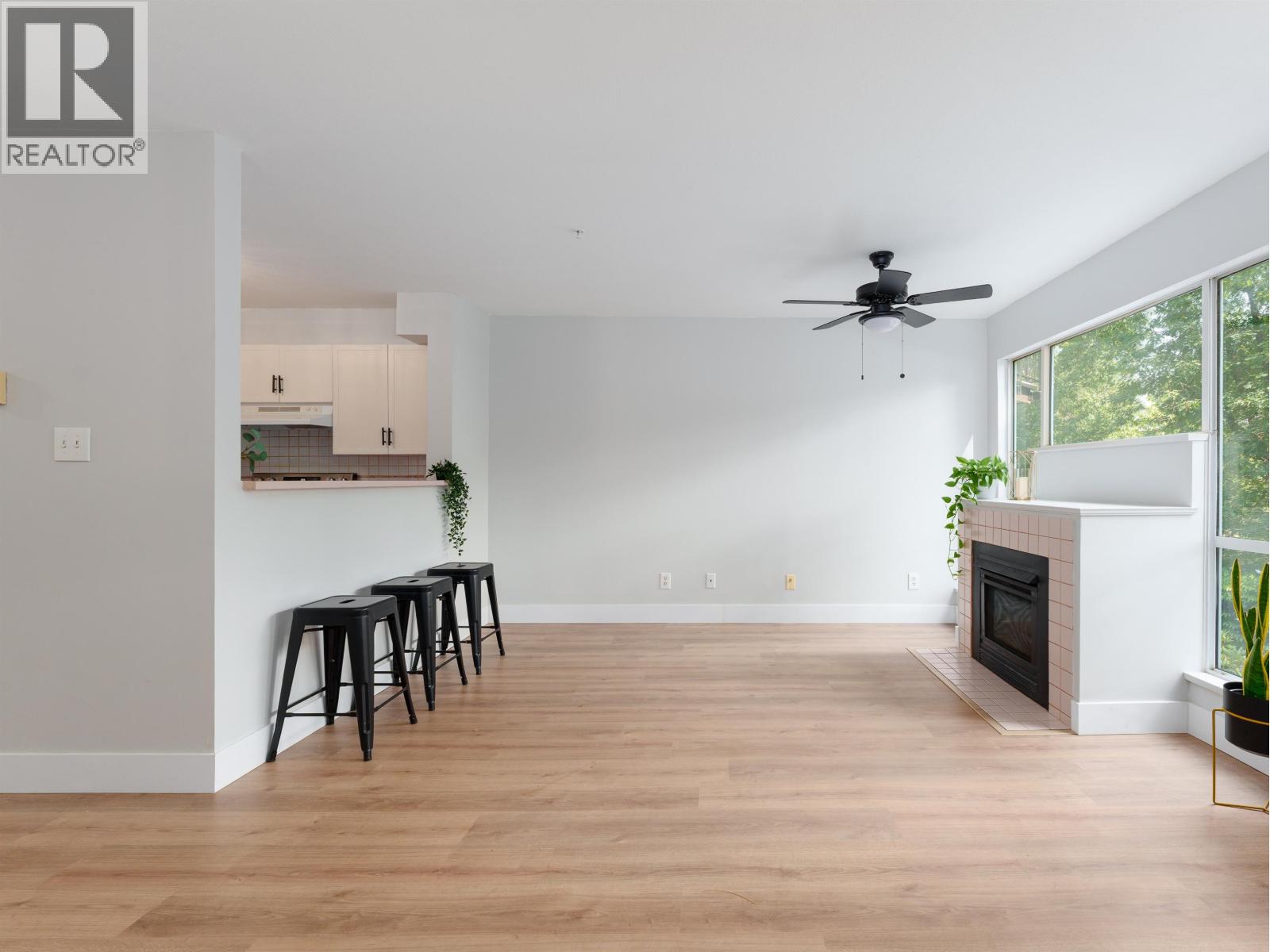 Property at 208 2429 HAWTHORNE AVENUE image 2