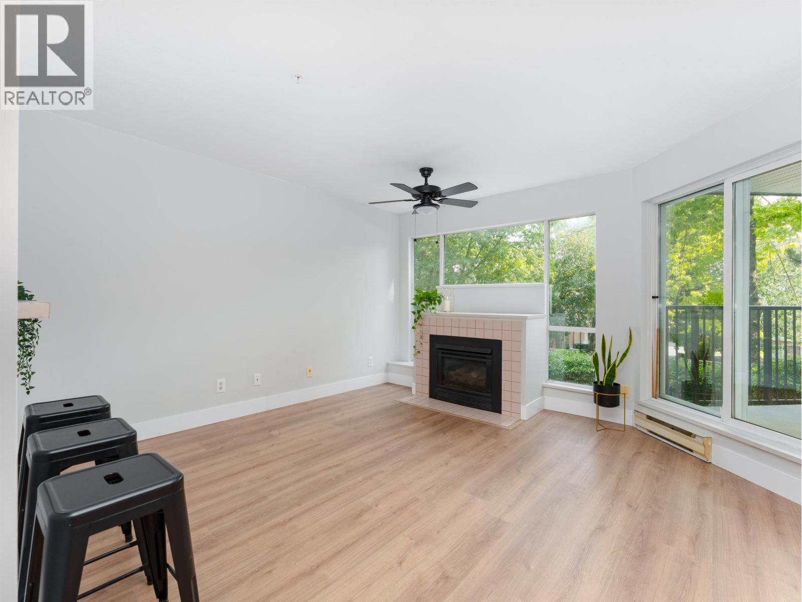 Property at 208 2429 HAWTHORNE AVENUE image 3
