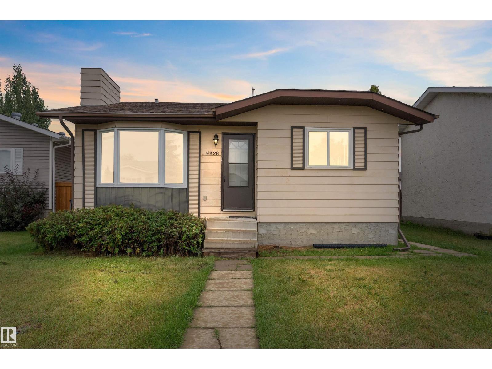 9328 175 Av Nw, Edmonton, Alberta  T5Z 2C5 - Photo 1 - E4452803