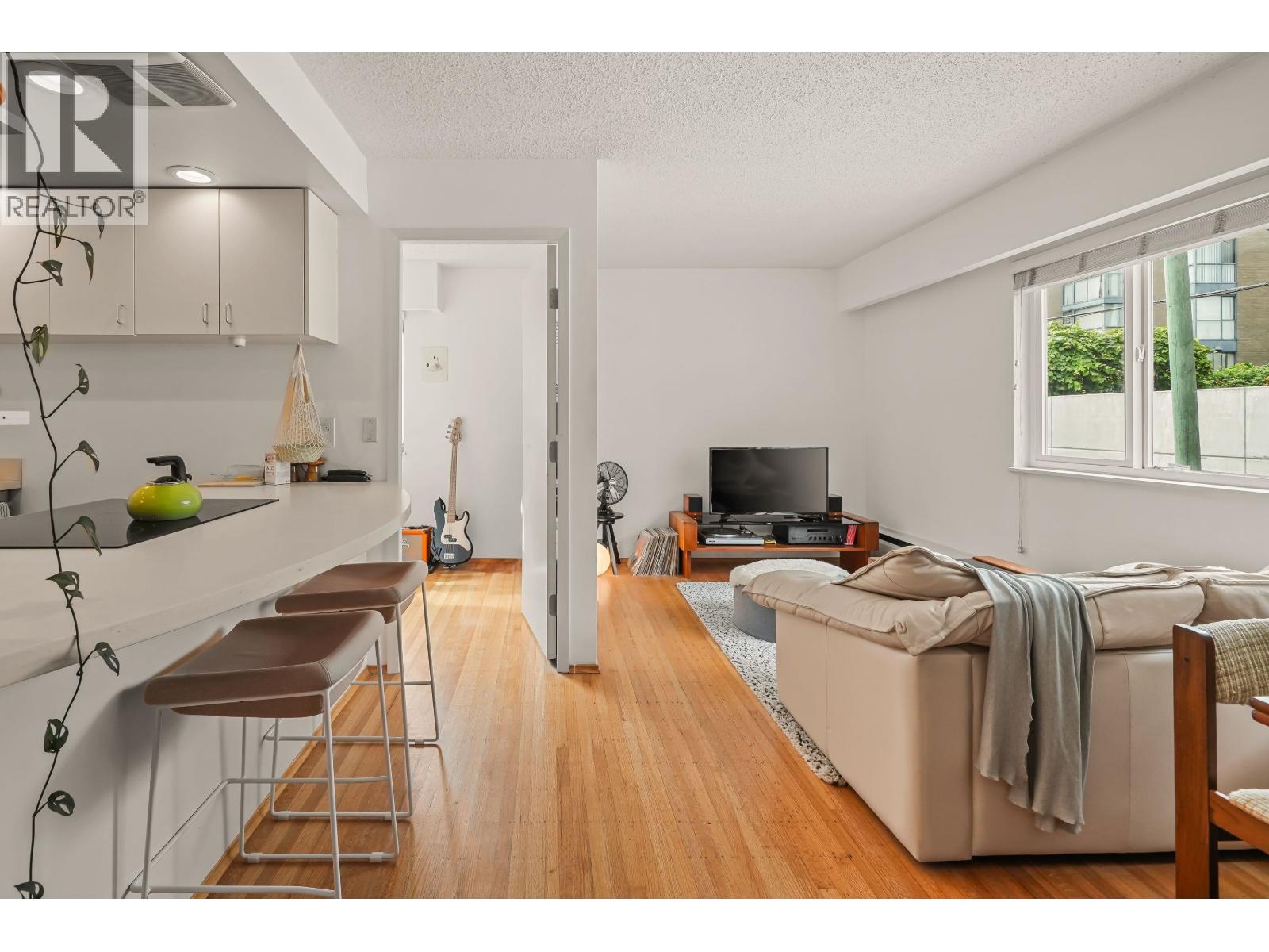 2 1235 W 10th Avenue, Vancouver, British Columbia  V6H 1J5 - Photo 2 - R3036402