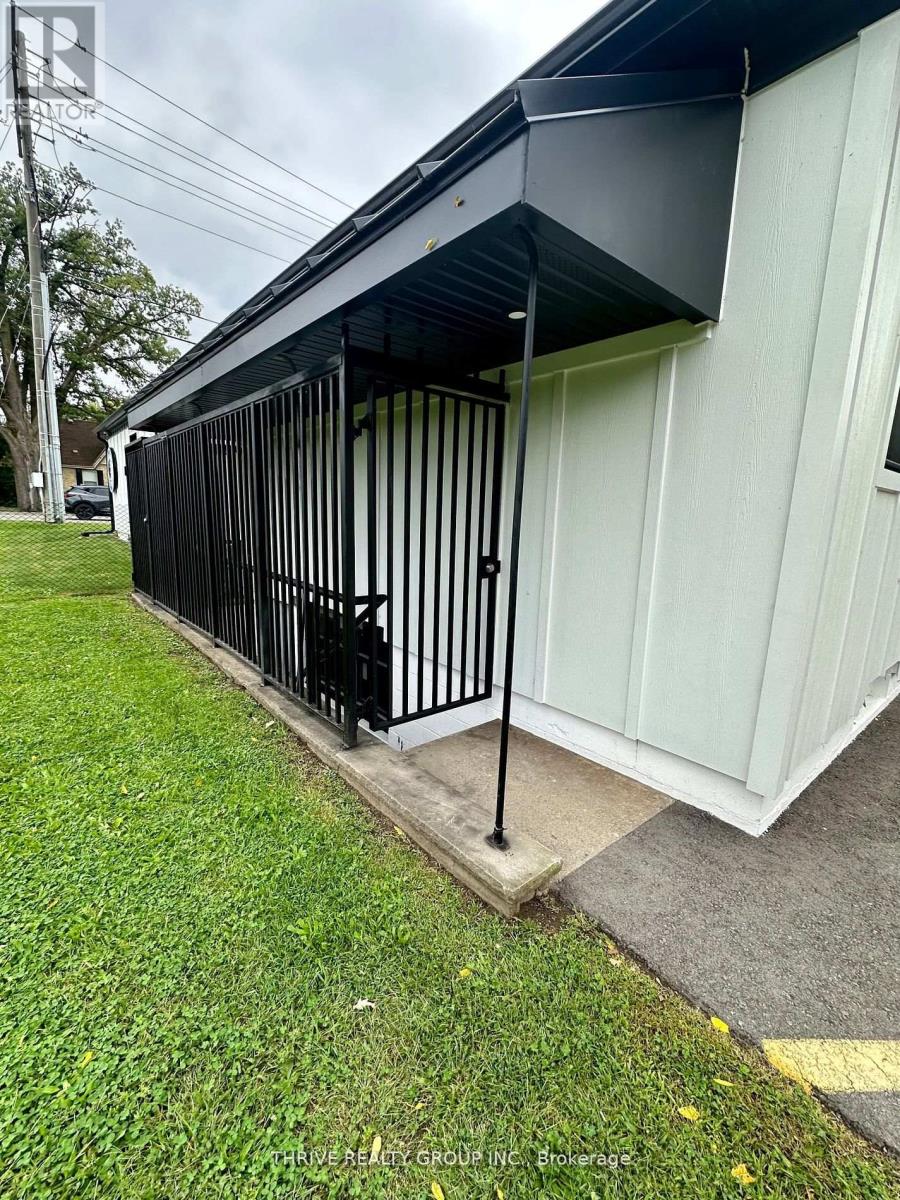 5 Oxford Street W, London East, Ontario  N6H 1R1 - Photo 2 - X12343207