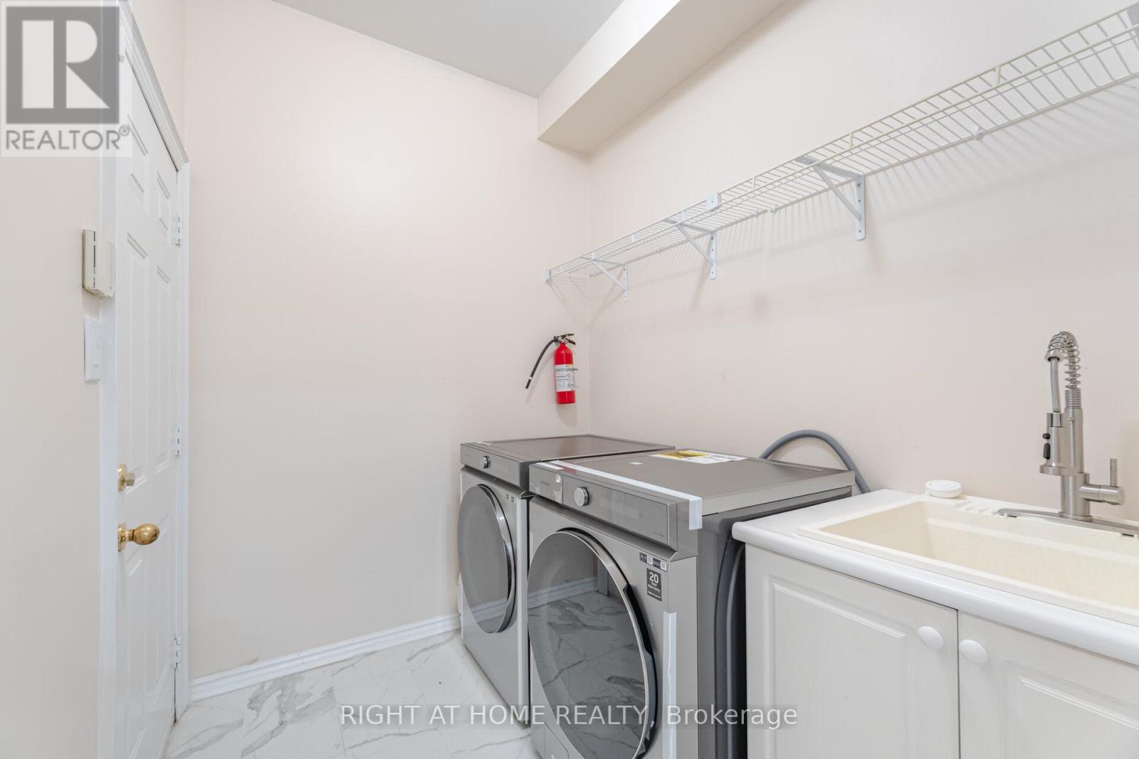 3737 Brinwood Gate, Mississauga (Churchill Meadows), Ontario  L5M 7G9 - Photo 21 - W12343180