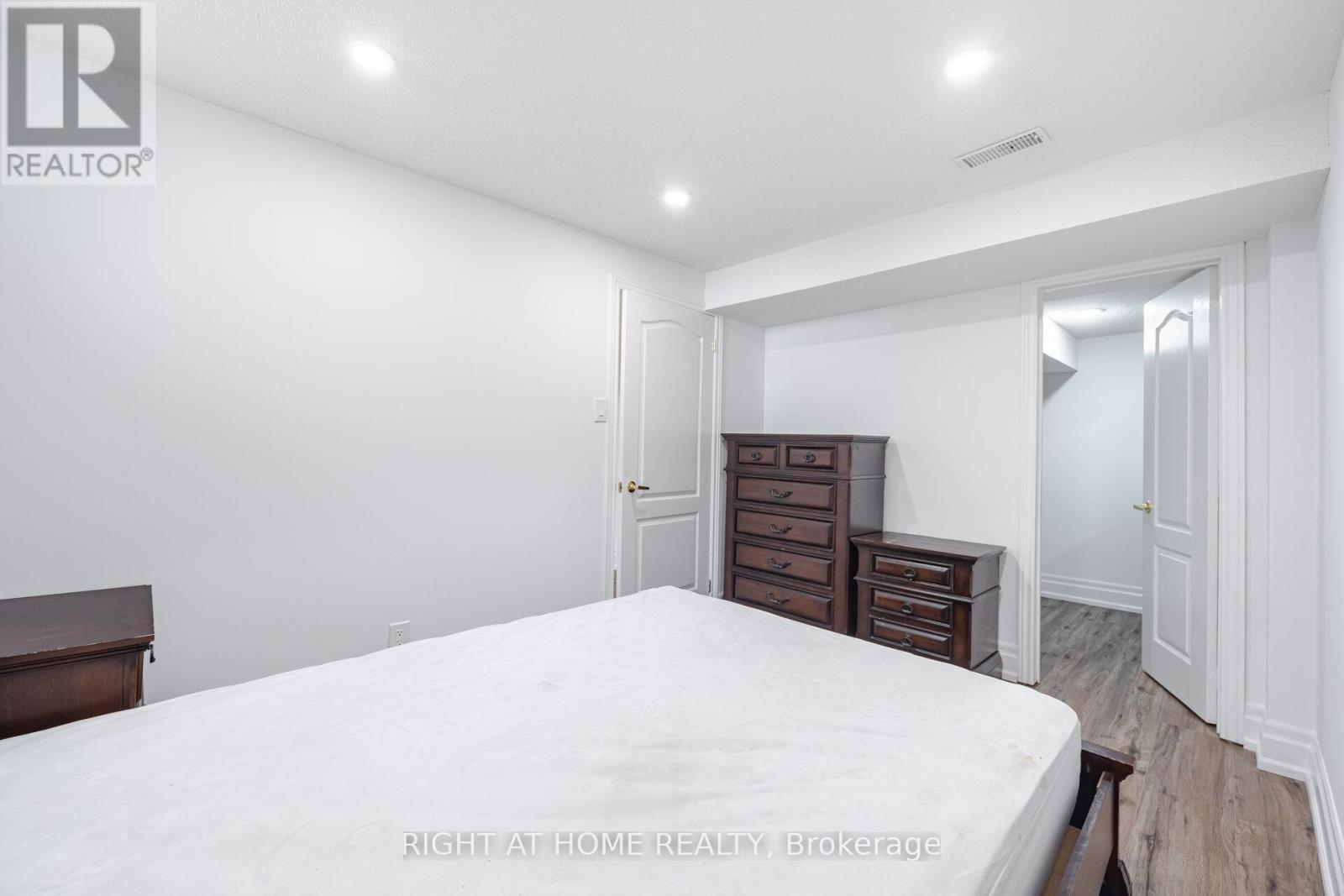 3737 Brinwood Gate, Mississauga (Churchill Meadows), Ontario  L5M 7G9 - Photo 43 - W12343180