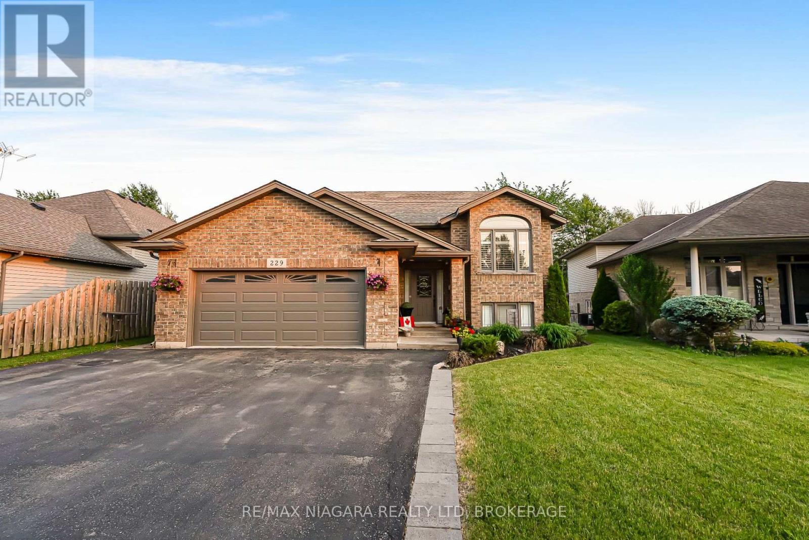 Property at 229 WELLBROOK BOULEVARD image 4
