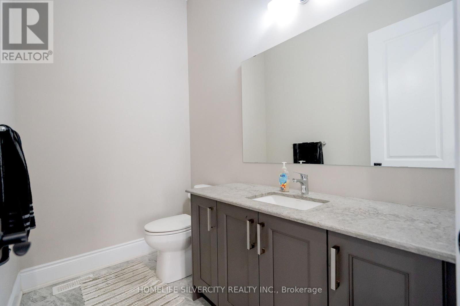 15 Moonstruck Street Ne, Caledon (Caledon East), Ontario  L7C 3A3 - Photo 8 - W12343232