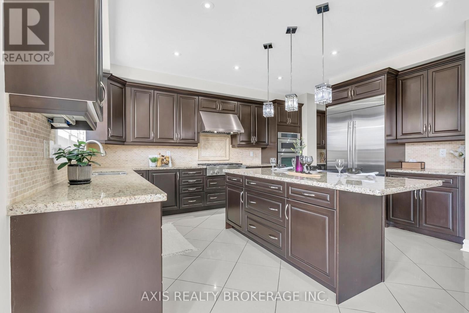 48 Kelways Circle, Brampton, Ontario  L6T 0G5 - Photo 16 - W12343248
