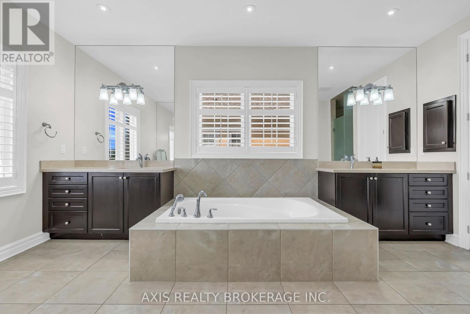 48 Kelways Circle, Brampton, Ontario  L6T 0G5 - Photo 30 - W12343248