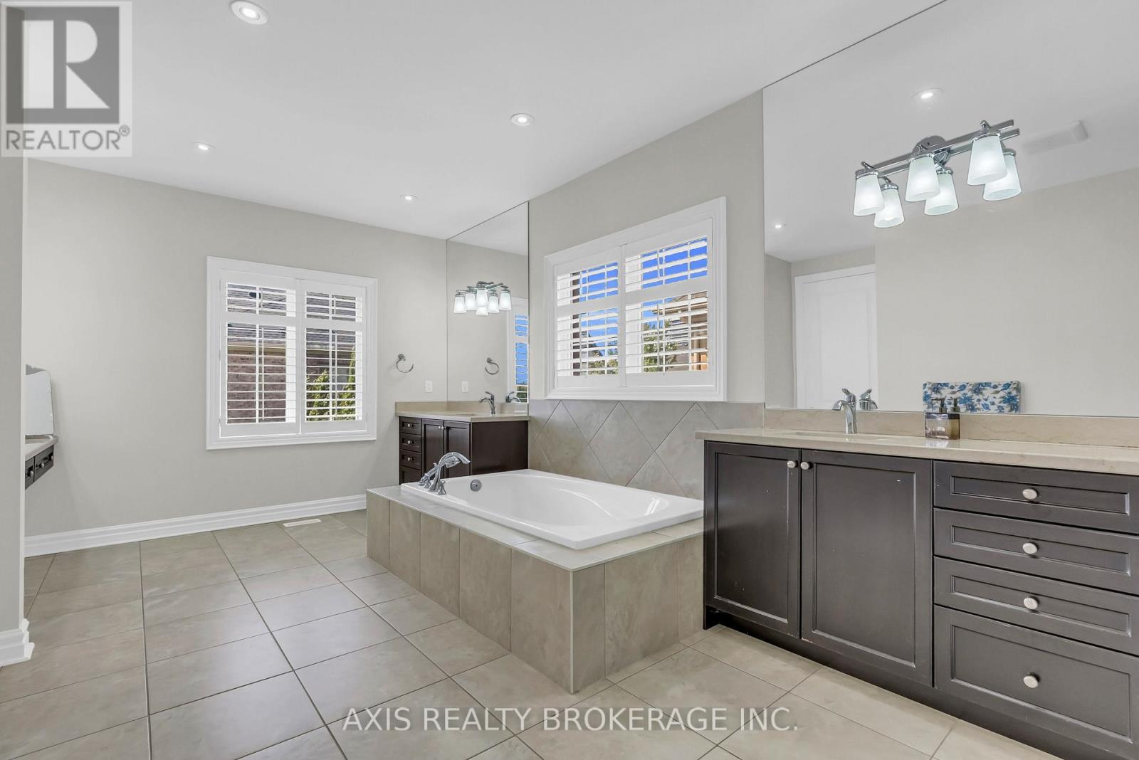 48 Kelways Circle, Brampton, Ontario  L6T 0G5 - Photo 31 - W12343248