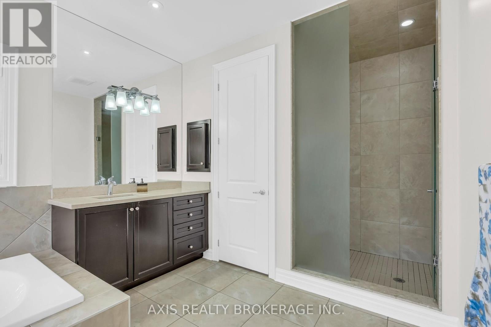 48 Kelways Circle, Brampton, Ontario  L6T 0G5 - Photo 32 - W12343248