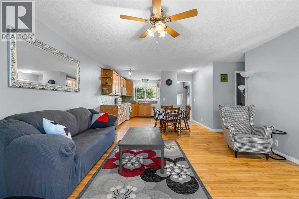 Property at 461 78 Avenue NE image 5