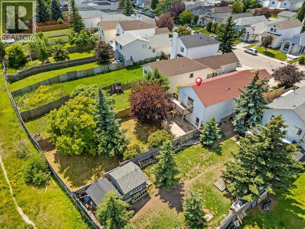 Property at 51 Hunterhorn Crescent NE image 2