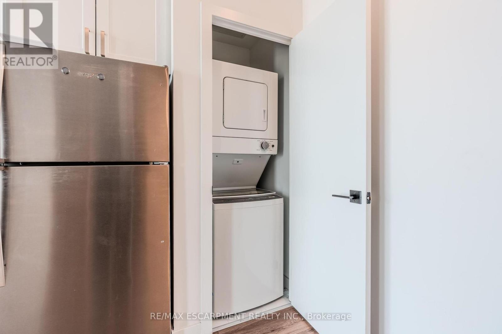 814 - 2782 Barton Street E, Hamilton (Grayside), Ontario  L8E 2J8 - Photo 7 - X12343254
