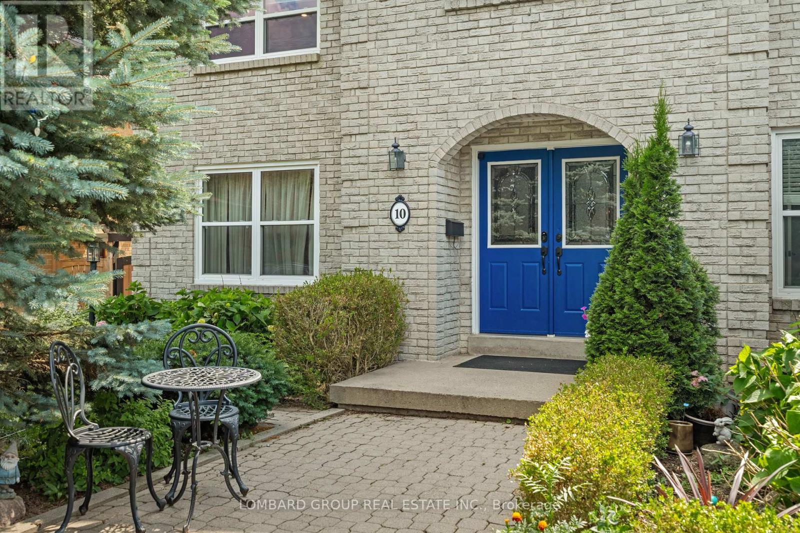 Property at 10 WHITMORE COURT image 2