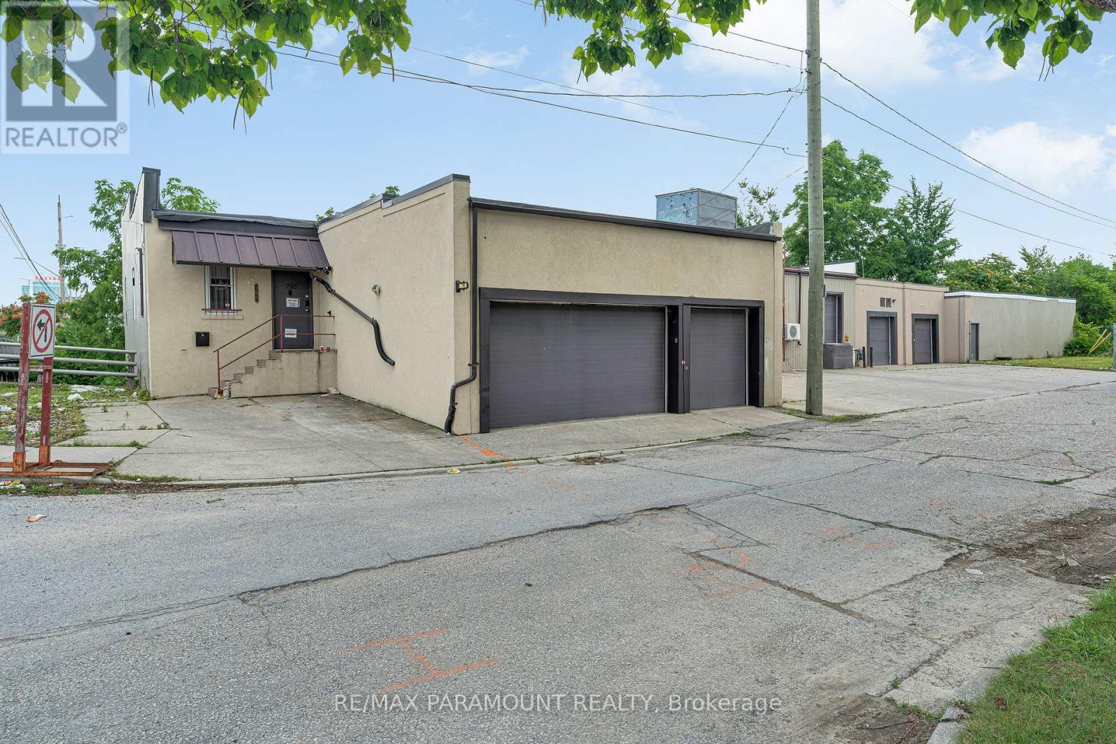 795 University Avenue W, Windsor, Ontario  N9A 5R8 - Photo 1 - X12343265