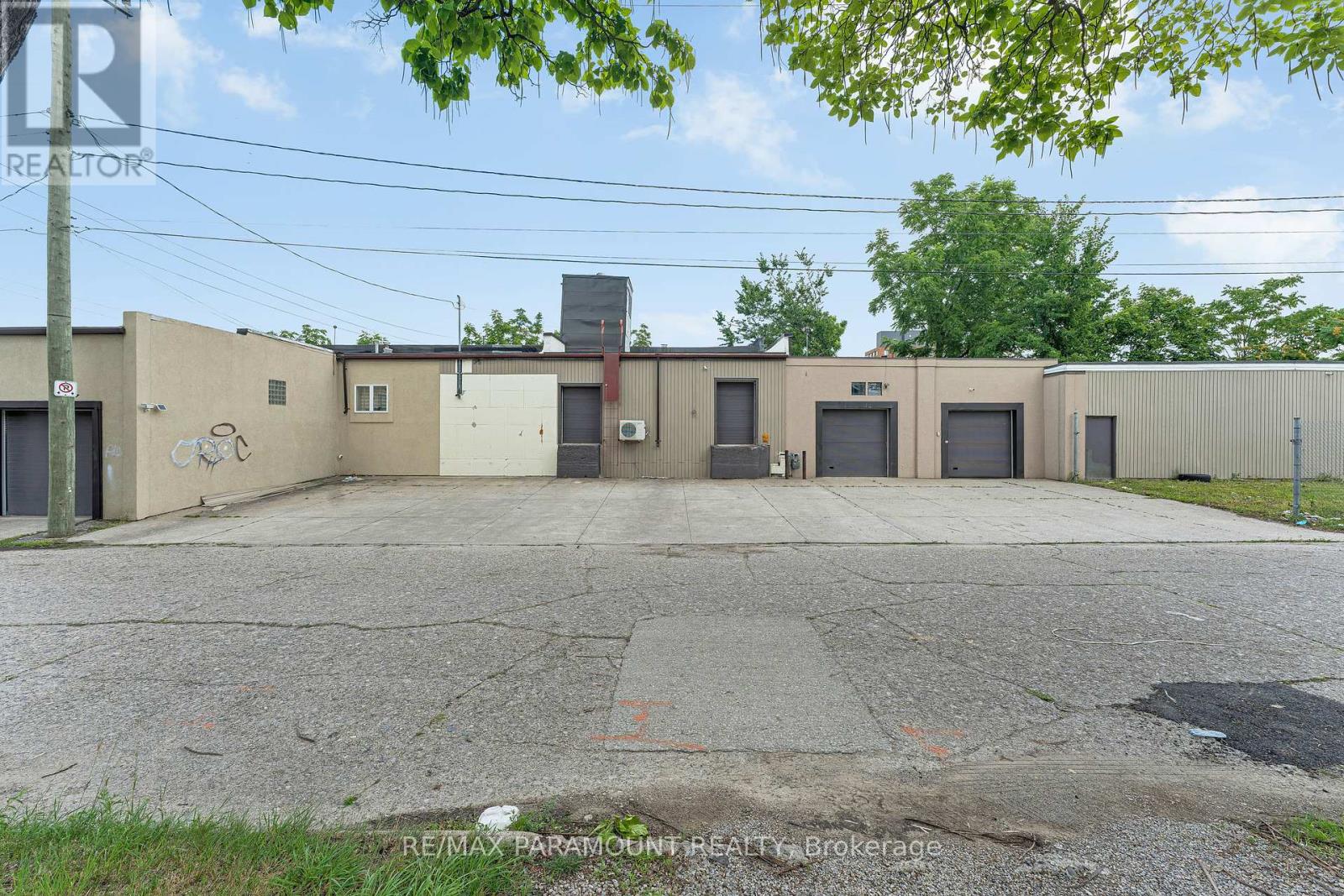 795 University Avenue W, Windsor, Ontario  N9A 5R8 - Photo 2 - X12343265