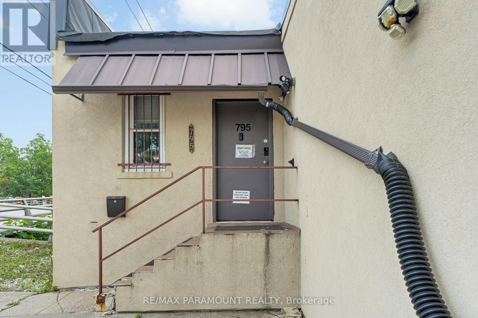 795 University Avenue W, Windsor, Ontario  N9A 5R8 - Photo 3 - X12343265