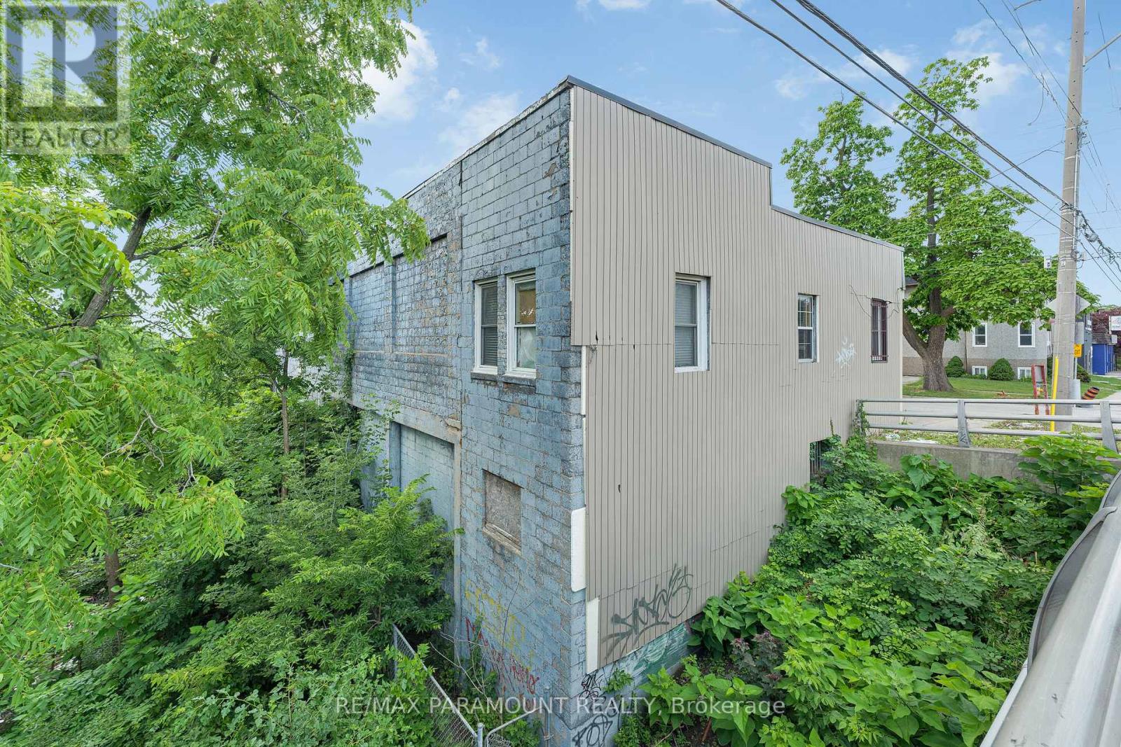 795 University Avenue W, Windsor, Ontario  N9A 5R8 - Photo 4 - X12343265