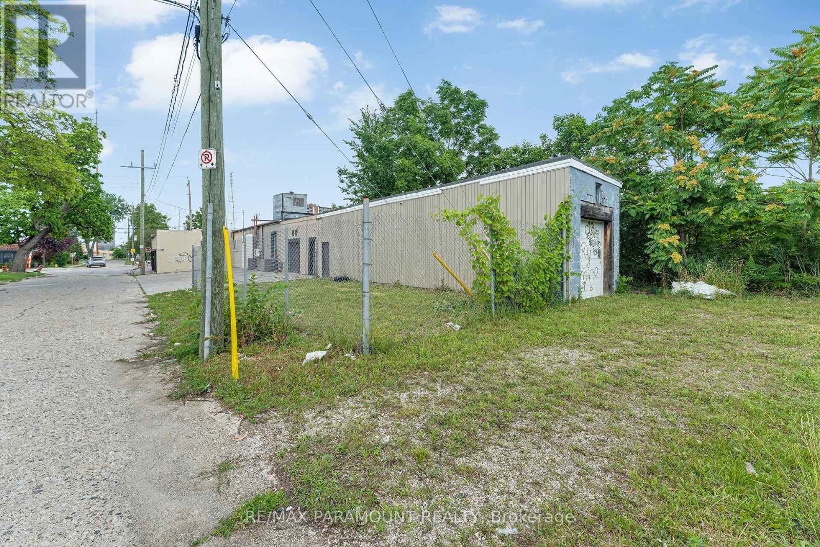 795 University Avenue W, Windsor, Ontario  N9A 5R8 - Photo 6 - X12343265