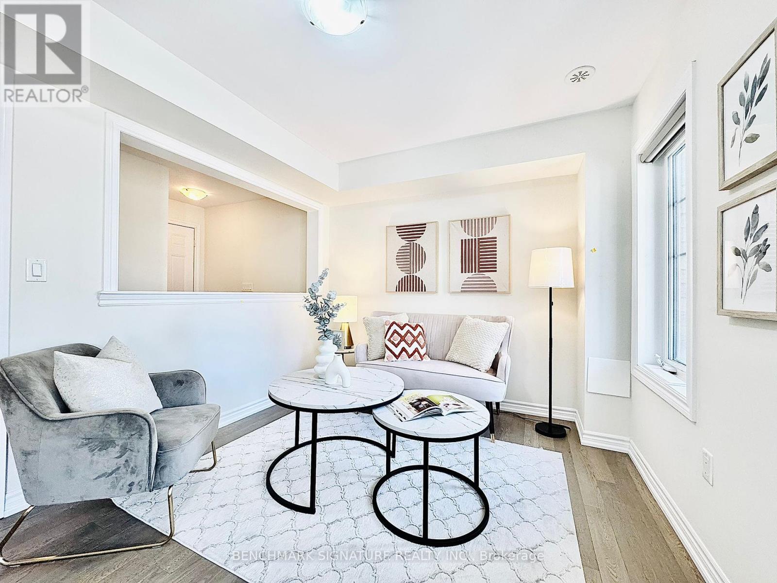 29 George Peach Avenue, Markham, Ontario  L6C 0Z2 - Photo 6 - N12335089