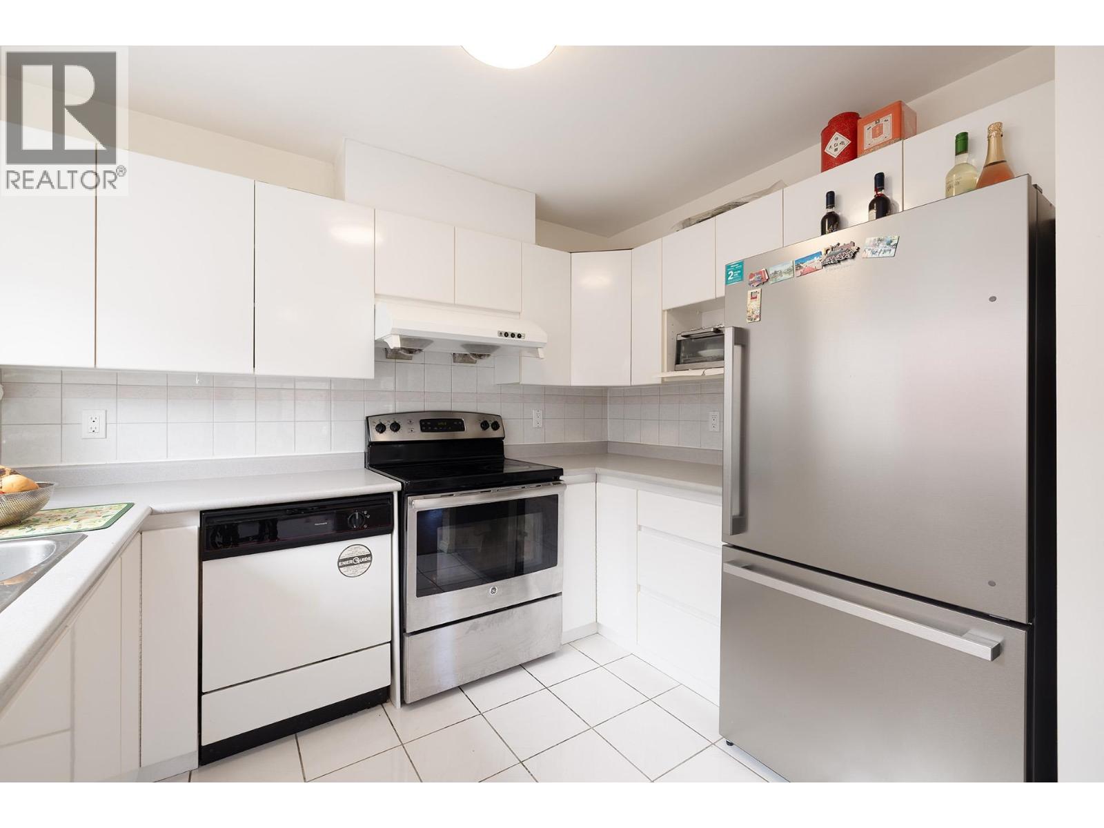 Property at 8573 LAUREL STREET image 3