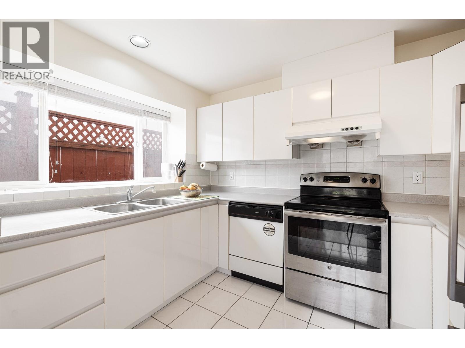 Property at 8573 LAUREL STREET image 2