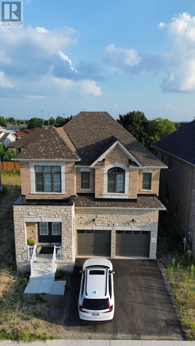 Property at 72 PAPERBIRCH DRIVE image 2