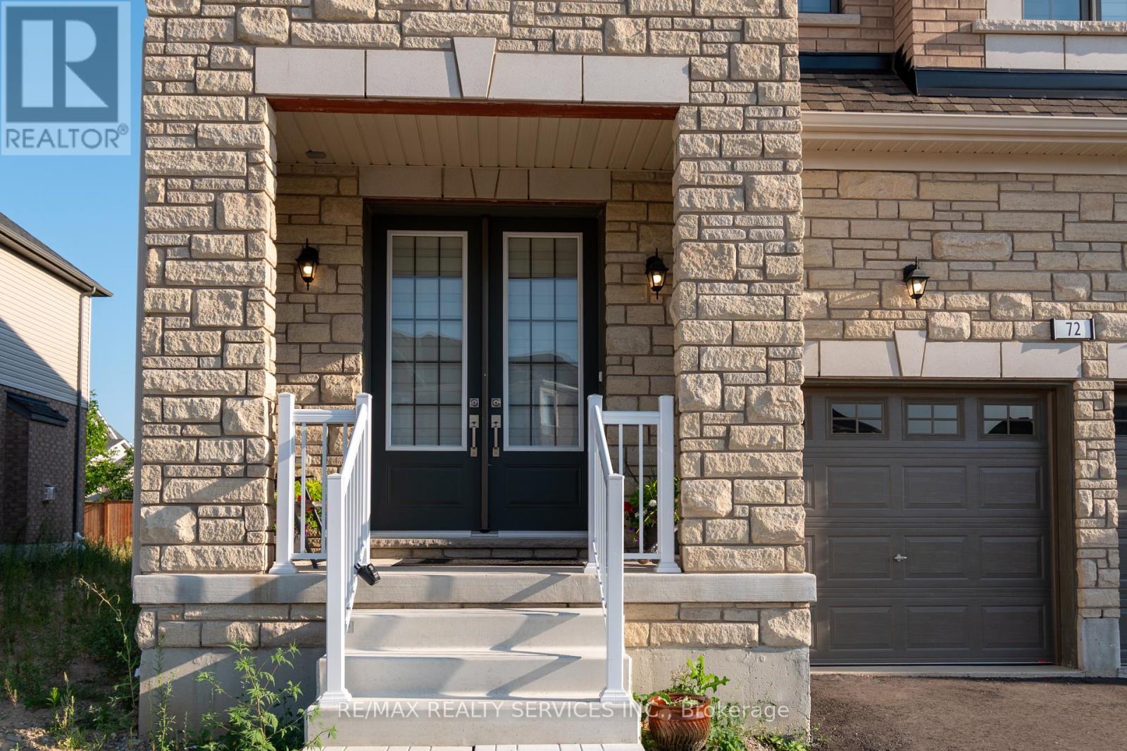 Property at 72 PAPERBIRCH DRIVE image 3