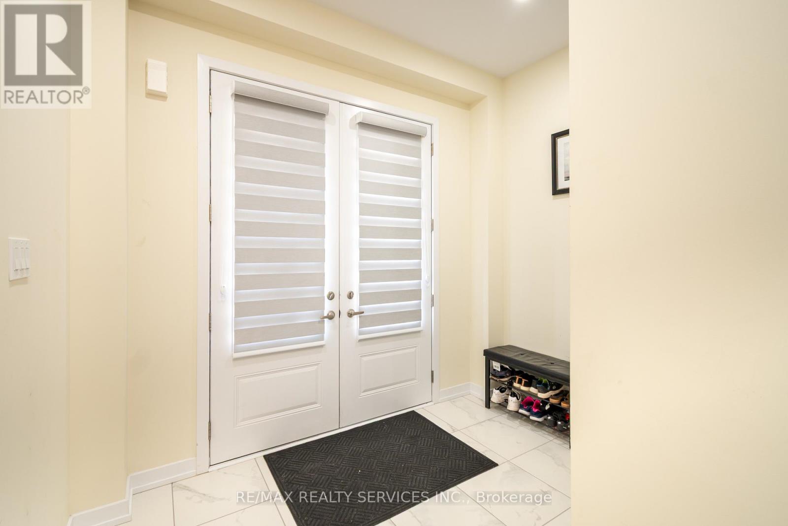 Property at 72 PAPERBIRCH DRIVE image 4