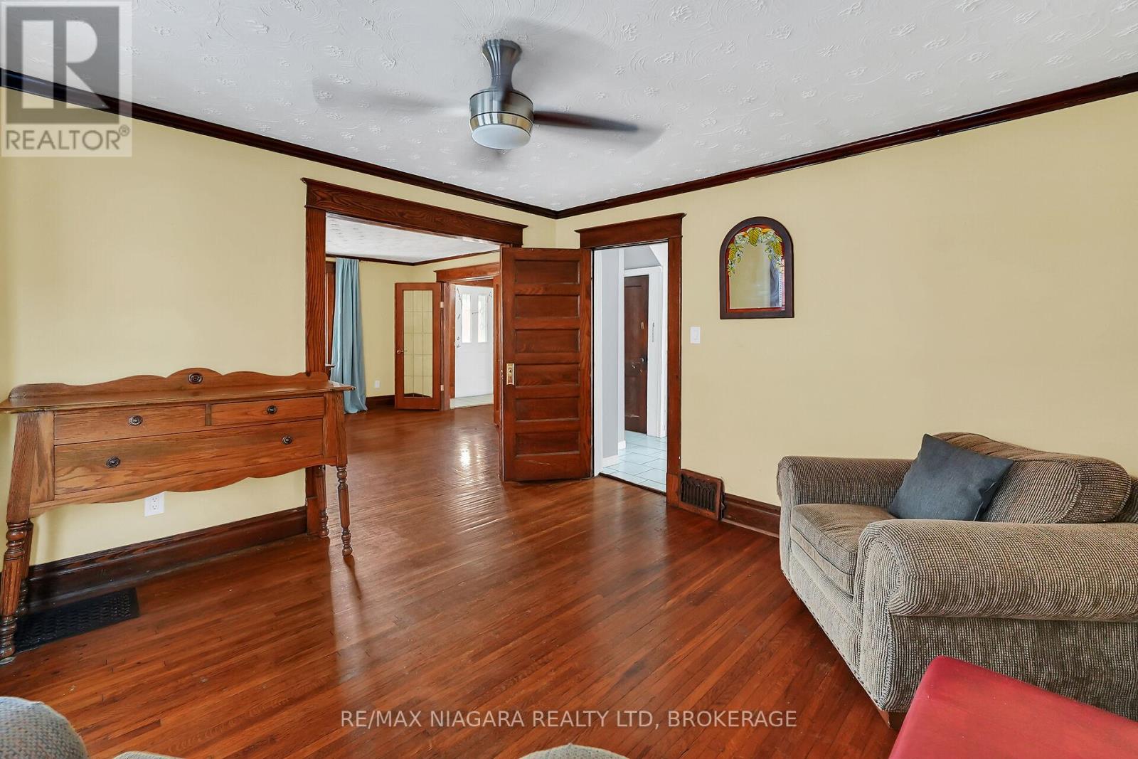 4725 Third Avenue, Niagara Falls, Ontario  L2E 4L7 - Photo 13 - X12343350
