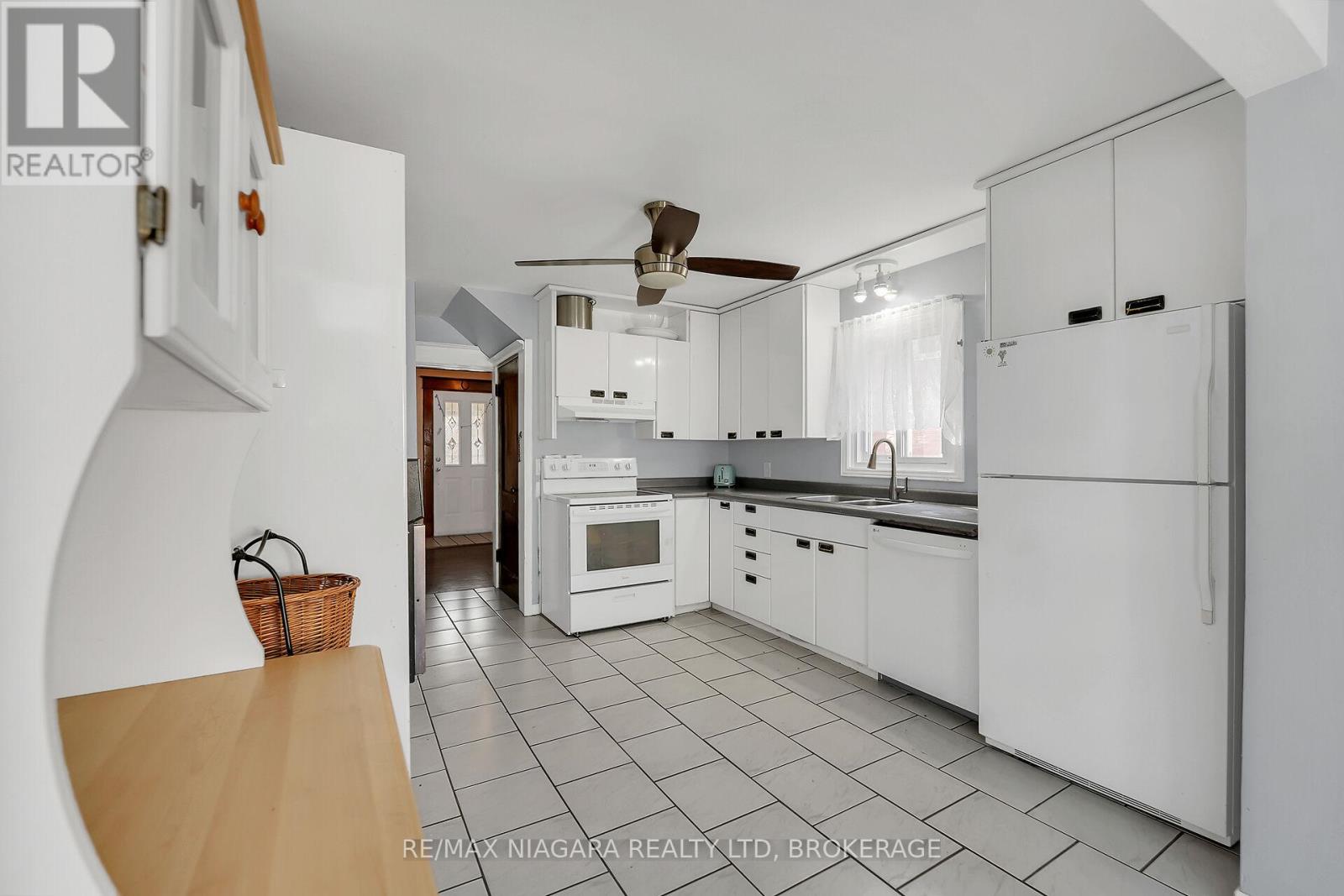 4725 Third Avenue, Niagara Falls, Ontario  L2E 4L7 - Photo 14 - X12343350
