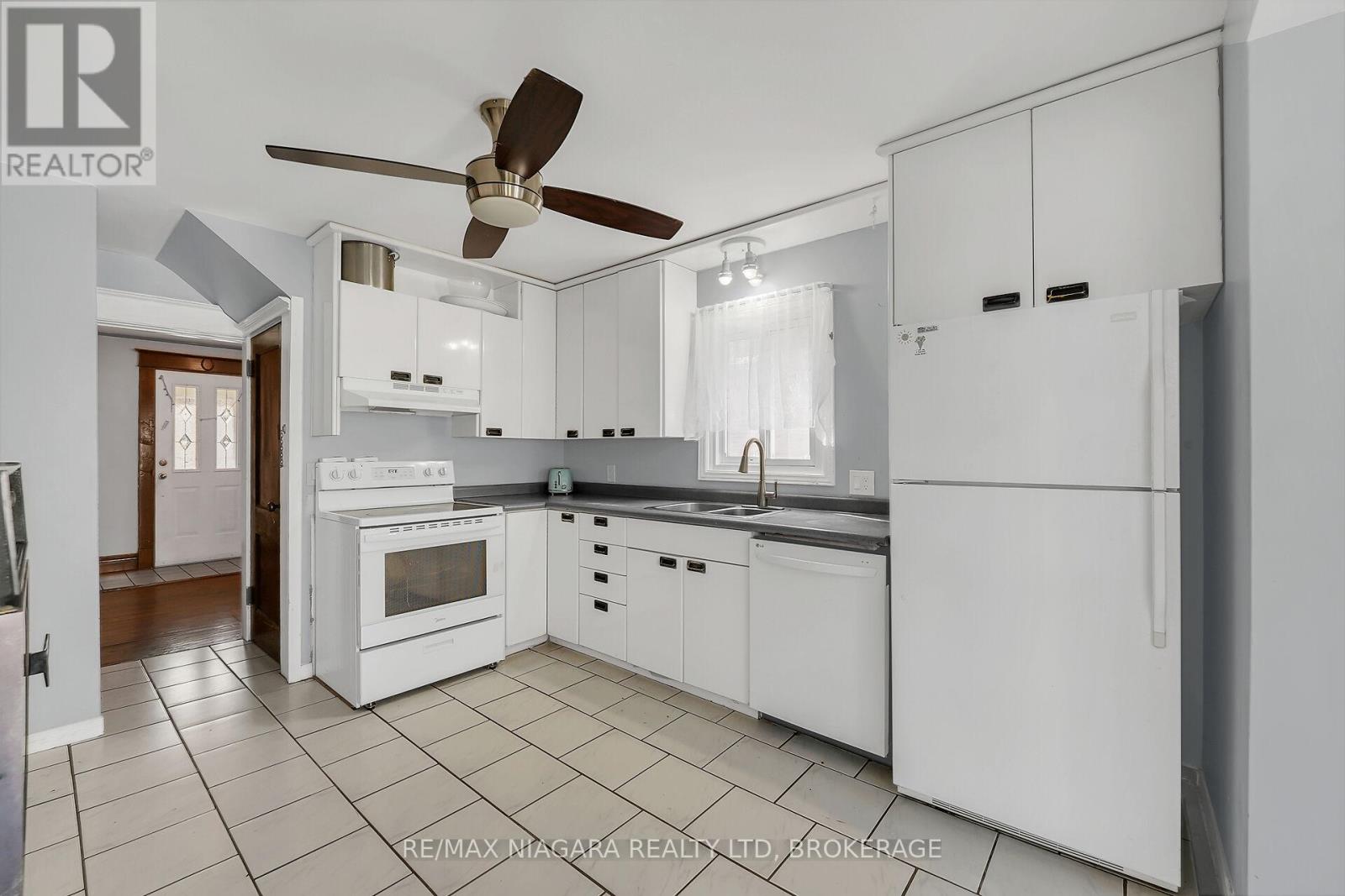 4725 Third Avenue, Niagara Falls, Ontario  L2E 4L7 - Photo 15 - X12343350