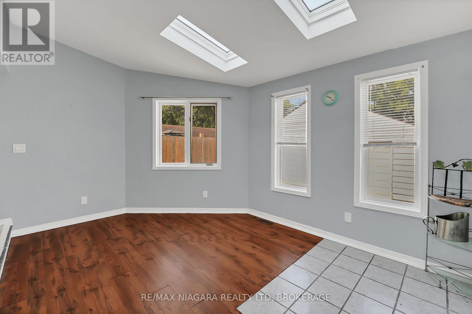 4725 Third Avenue, Niagara Falls, Ontario  L2E 4L7 - Photo 19 - X12343350