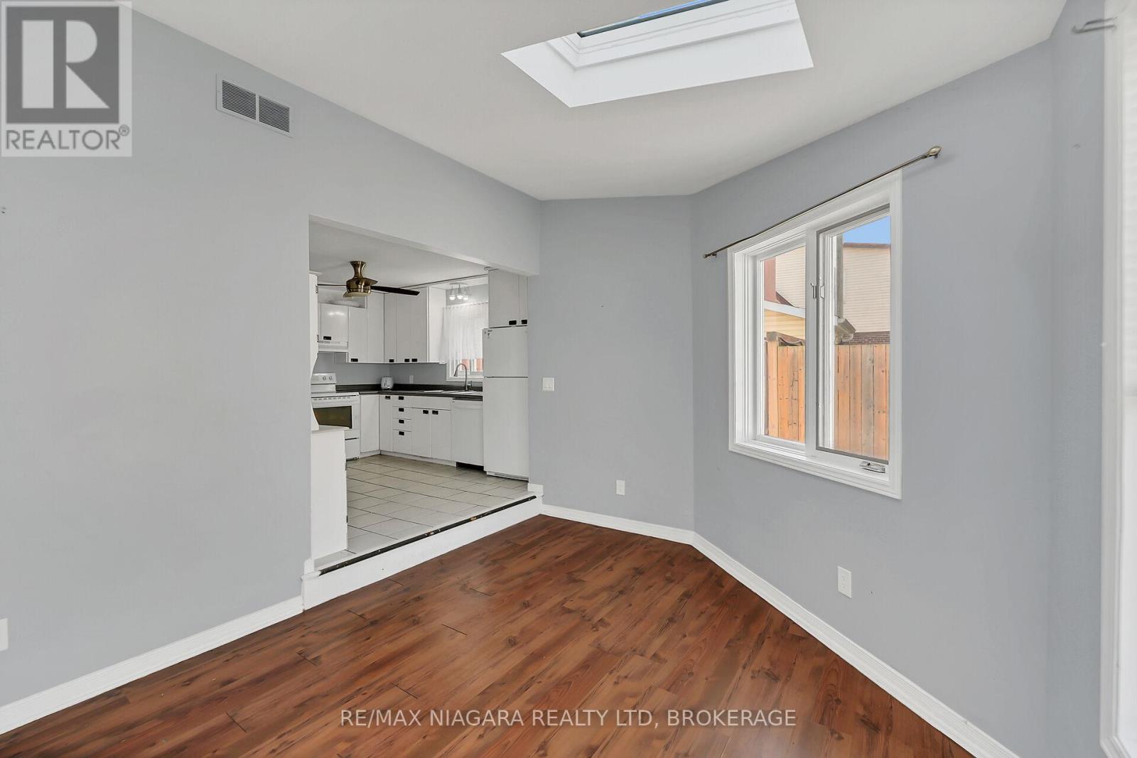 4725 Third Avenue, Niagara Falls, Ontario  L2E 4L7 - Photo 20 - X12343350
