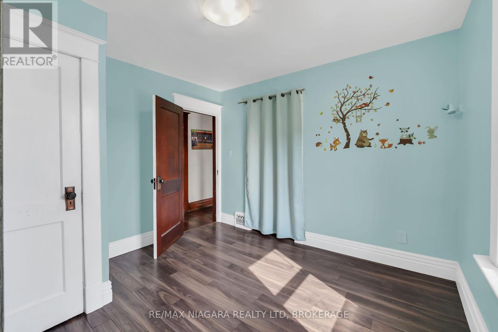 4725 Third Avenue, Niagara Falls, Ontario  L2E 4L7 - Photo 24 - X12343350