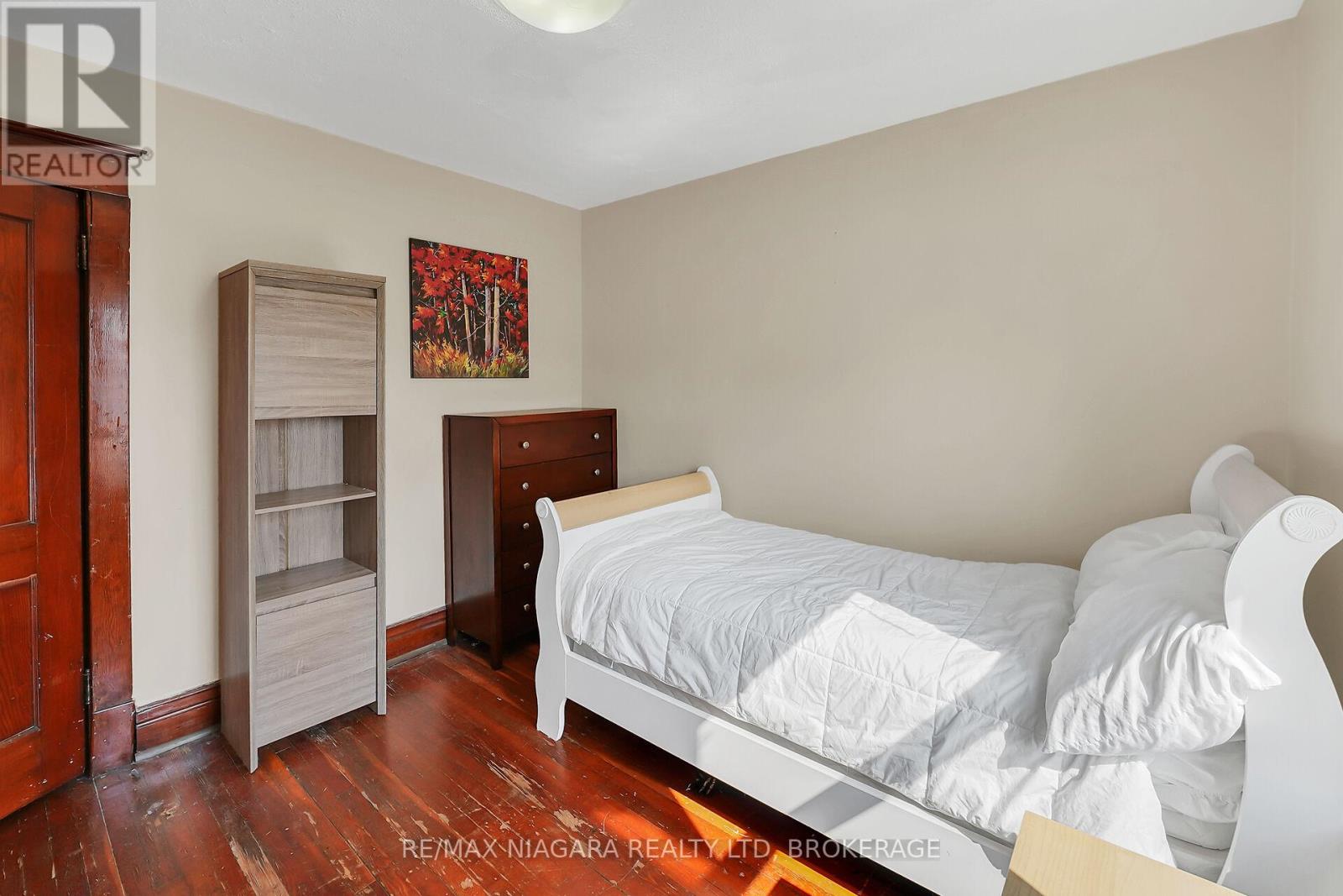 4725 Third Avenue, Niagara Falls, Ontario  L2E 4L7 - Photo 26 - X12343350