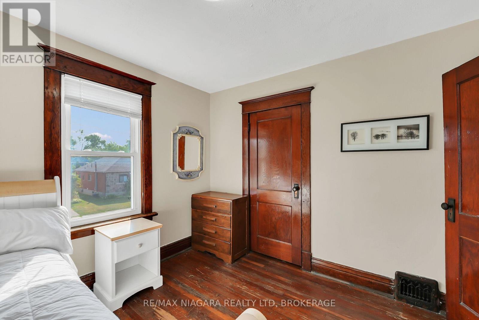 4725 Third Avenue, Niagara Falls, Ontario  L2E 4L7 - Photo 27 - X12343350