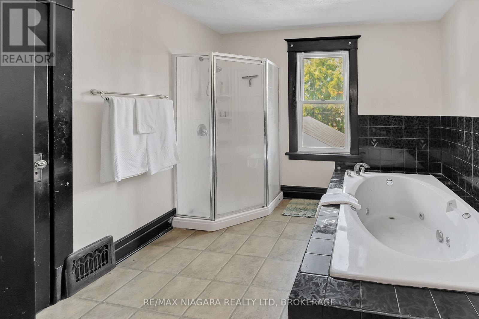 4725 Third Avenue, Niagara Falls, Ontario  L2E 4L7 - Photo 31 - X12343350