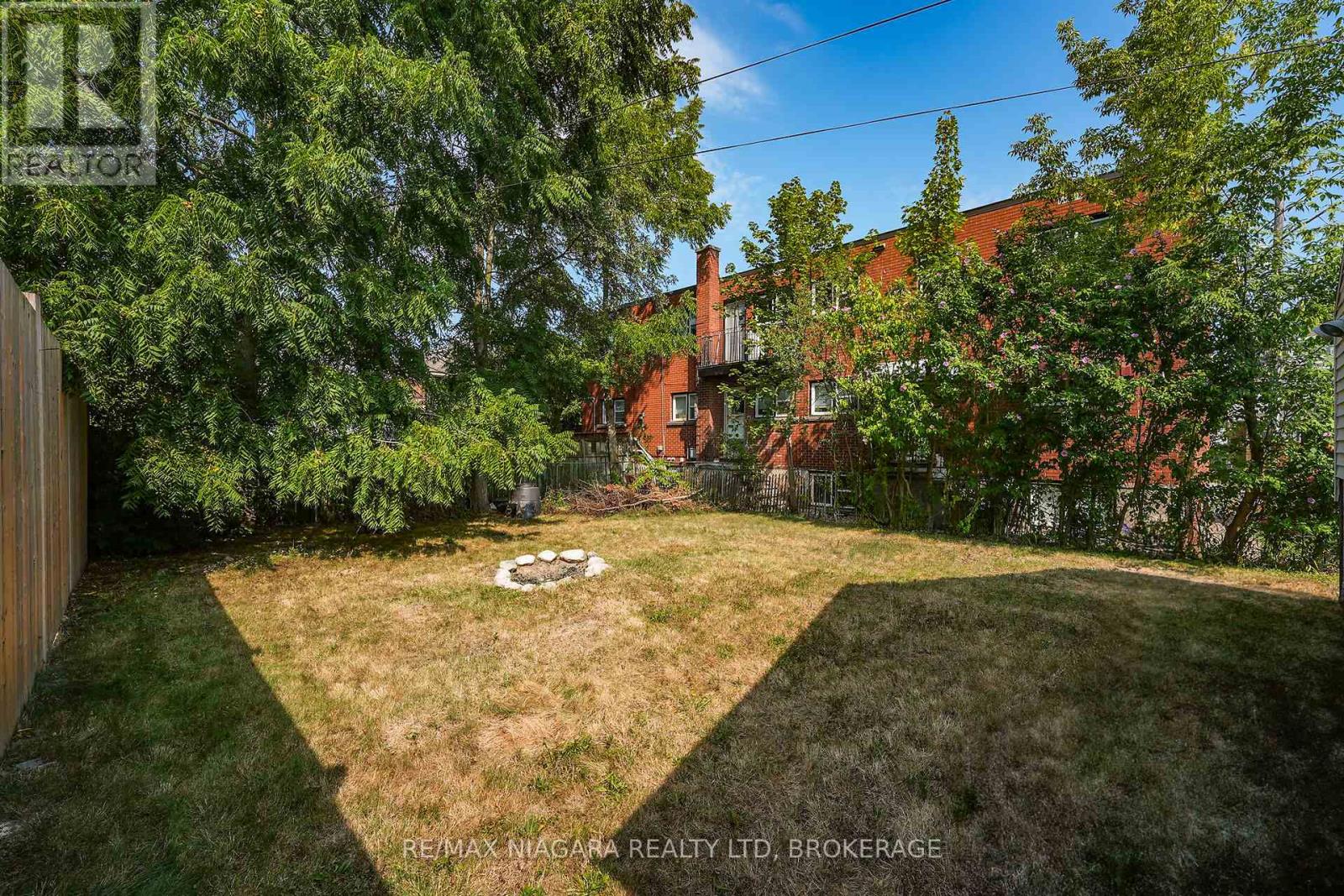 4725 Third Avenue, Niagara Falls, Ontario  L2E 4L7 - Photo 35 - X12343350