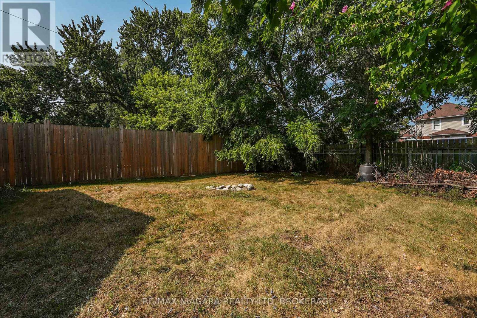 4725 Third Avenue, Niagara Falls, Ontario  L2E 4L7 - Photo 36 - X12343350