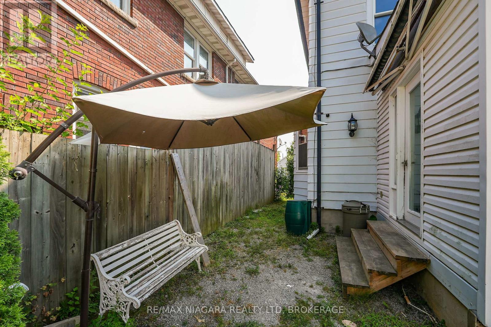 4725 Third Avenue, Niagara Falls, Ontario  L2E 4L7 - Photo 37 - X12343350