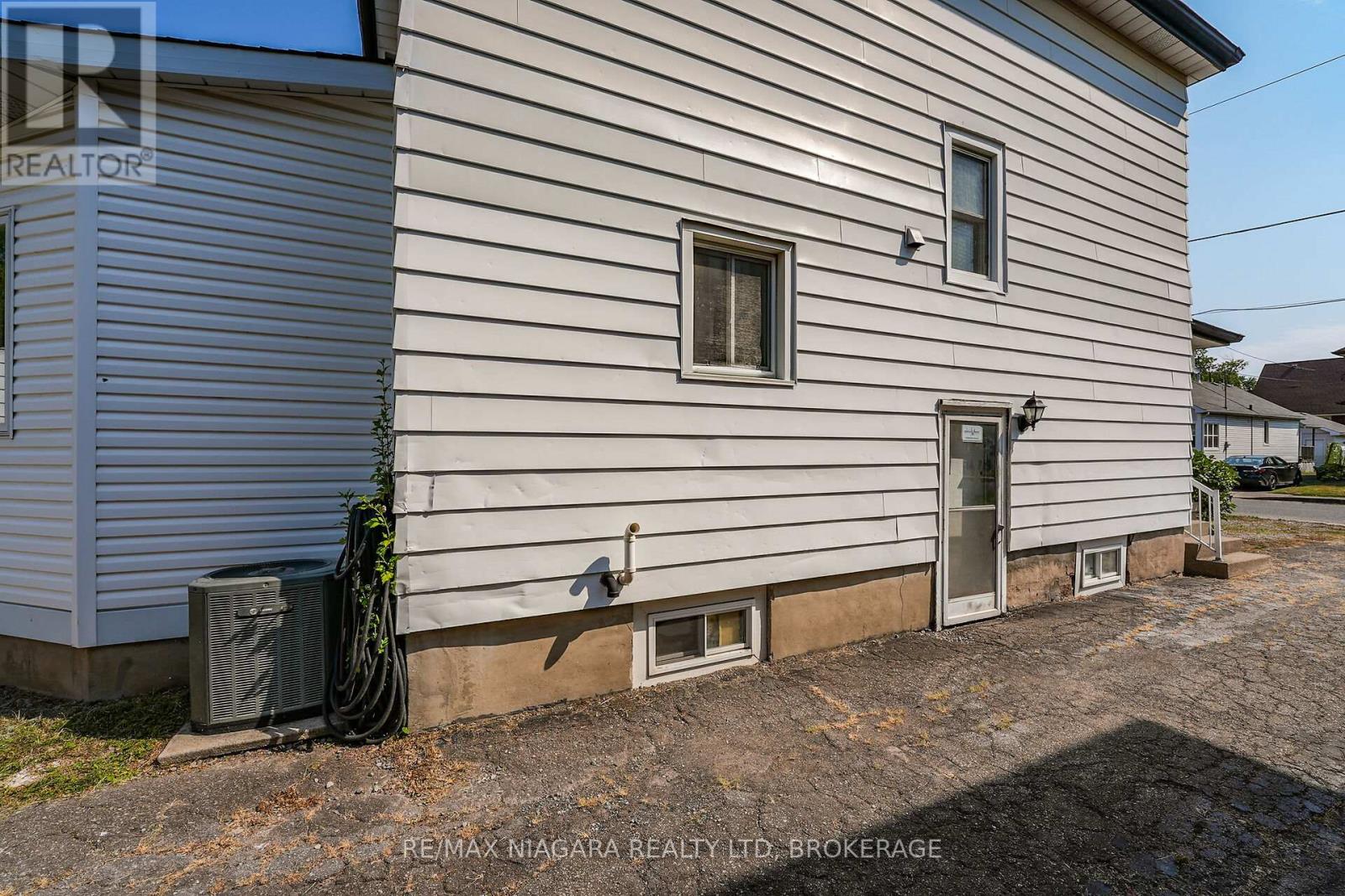 4725 Third Avenue, Niagara Falls, Ontario  L2E 4L7 - Photo 38 - X12343350