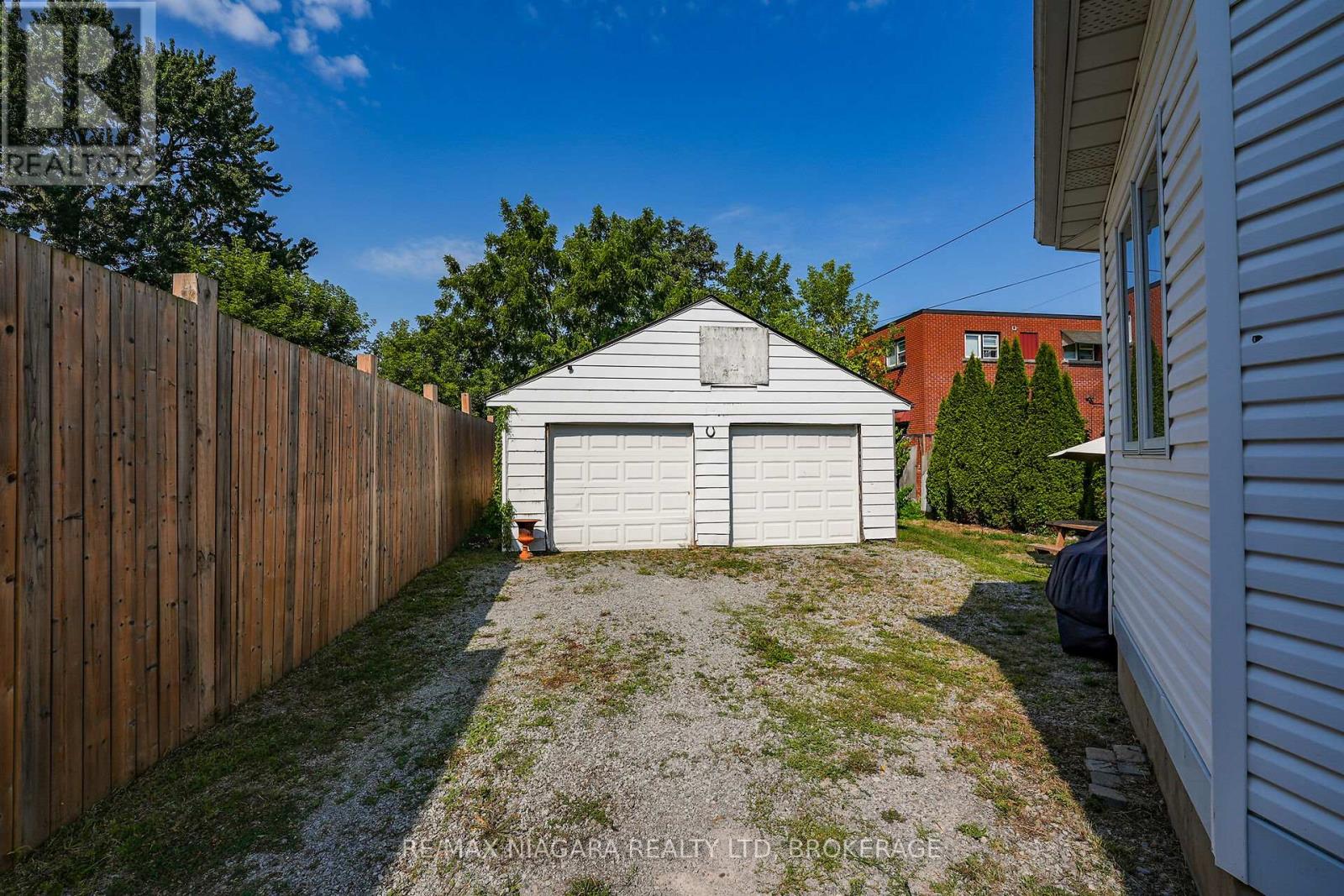 4725 Third Avenue, Niagara Falls, Ontario  L2E 4L7 - Photo 39 - X12343350