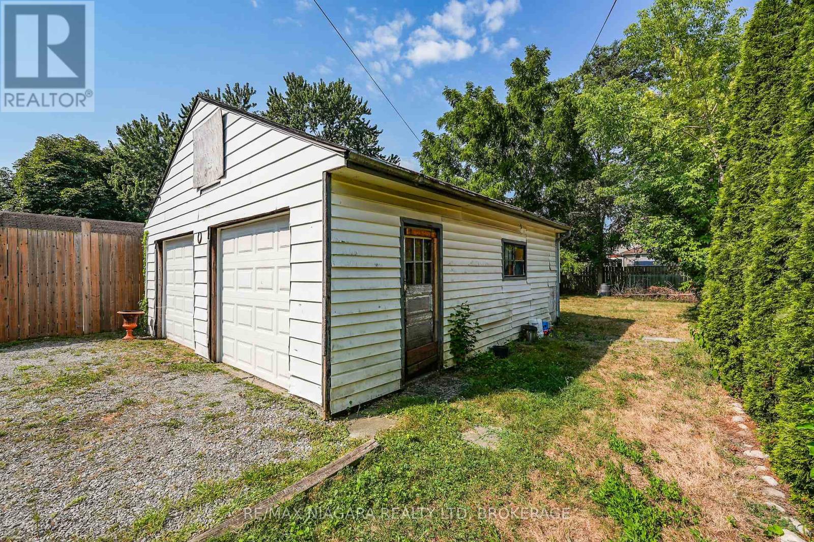 4725 Third Avenue, Niagara Falls, Ontario  L2E 4L7 - Photo 40 - X12343350