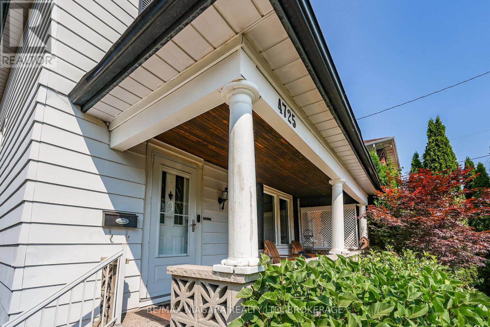 4725 Third Avenue, Niagara Falls, Ontario  L2E 4L7 - Photo 5 - X12343350