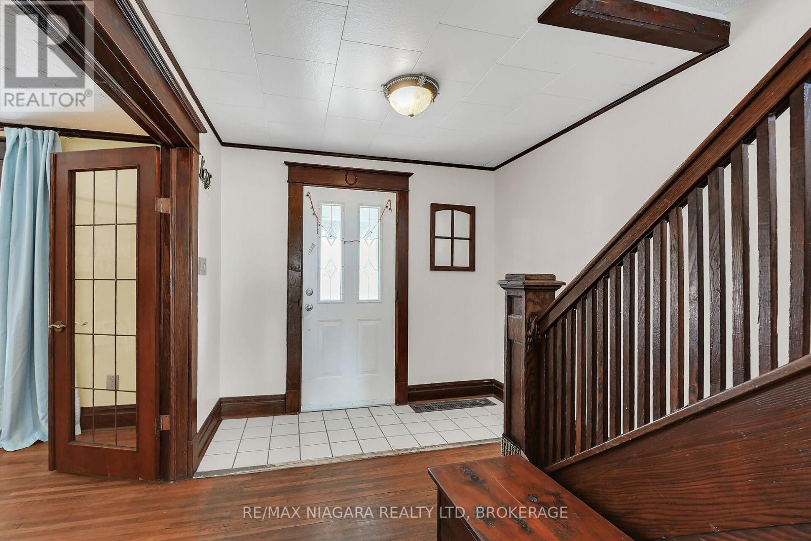 4725 Third Avenue, Niagara Falls, Ontario  L2E 4L7 - Photo 7 - X12343350