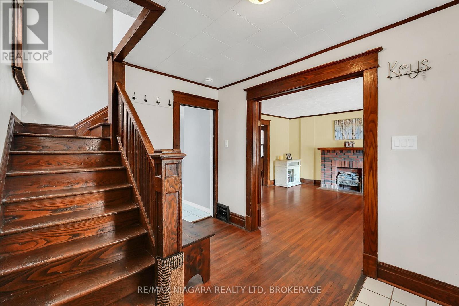 4725 Third Avenue, Niagara Falls, Ontario  L2E 4L7 - Photo 8 - X12343350