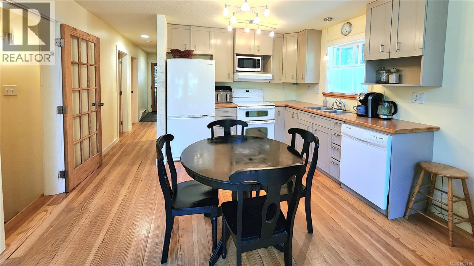 Property at 1020 Horseshoe Rd image 3