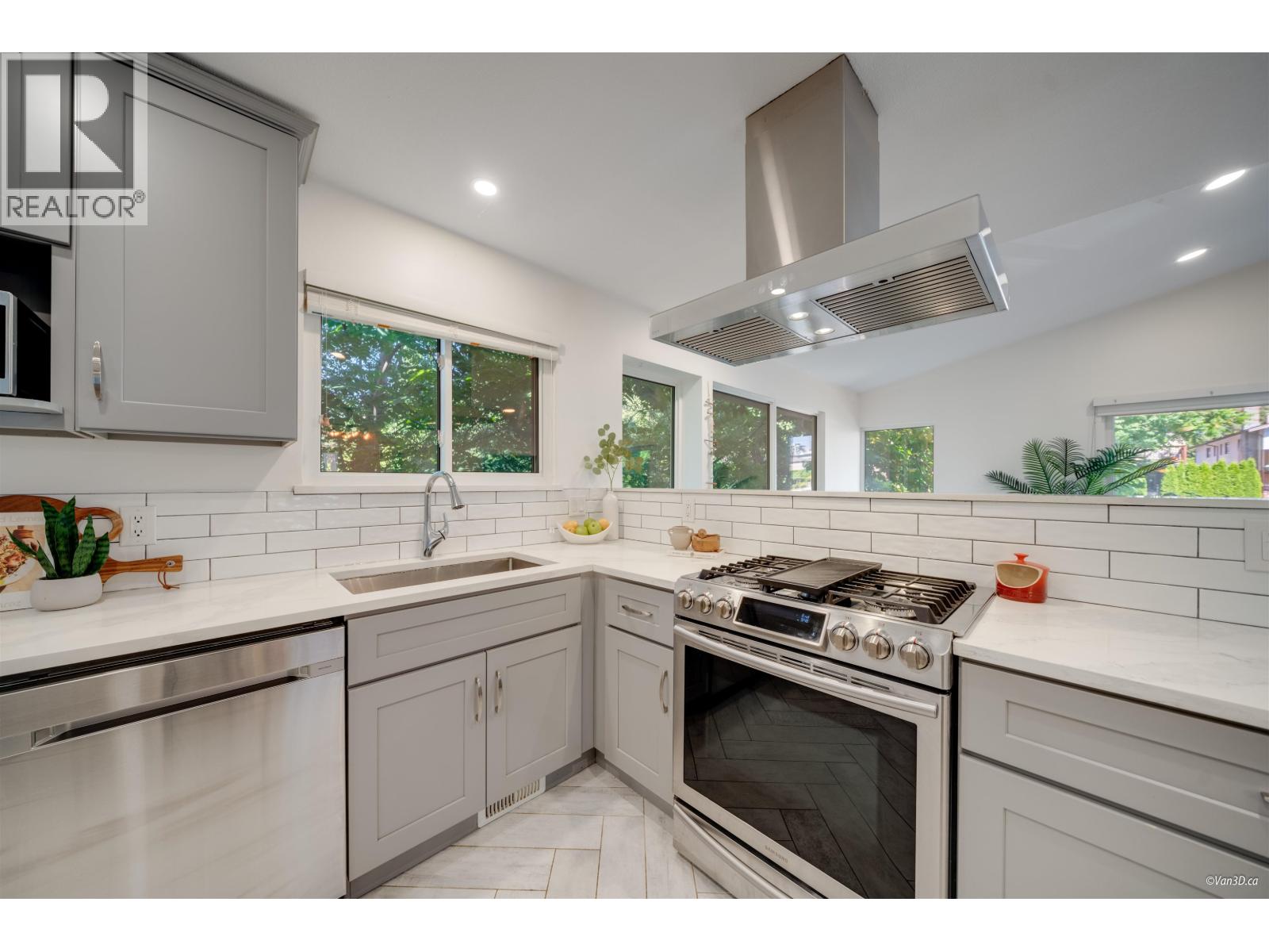 1911 Mahon Avenue, North Vancouver, British Columbia  V7M 2T4 - Photo 11 - R3028904