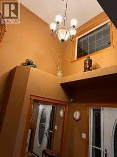 Property at 904 Spruce Way SE image 5